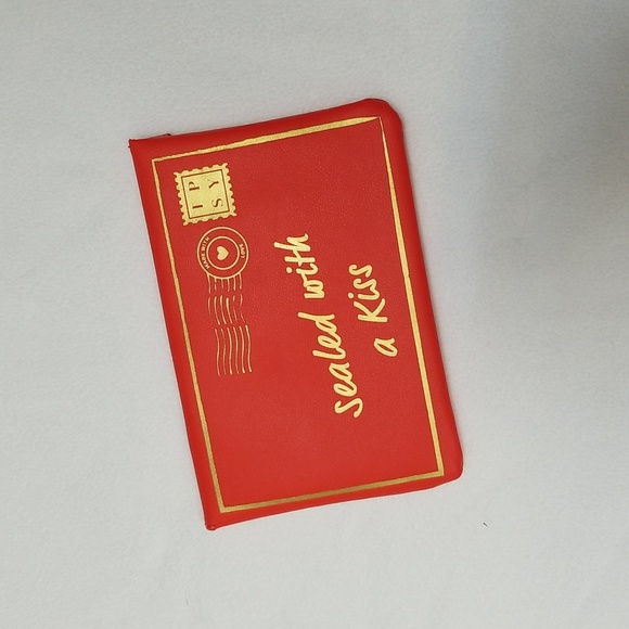 Ipsy 'Sealed with a Kiss" bag - Picture 5 of 6